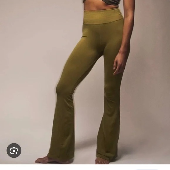NEW Free People FP Movement Moss Green Good Karma Flare Leggings XS/Small - Picture 2 of 6
